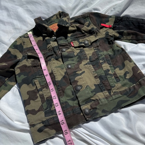 Levi’s Boys Camo Jean Jacket Size 7 | Snap Buttons + Sleeve Pocket - Picture 4 of 6